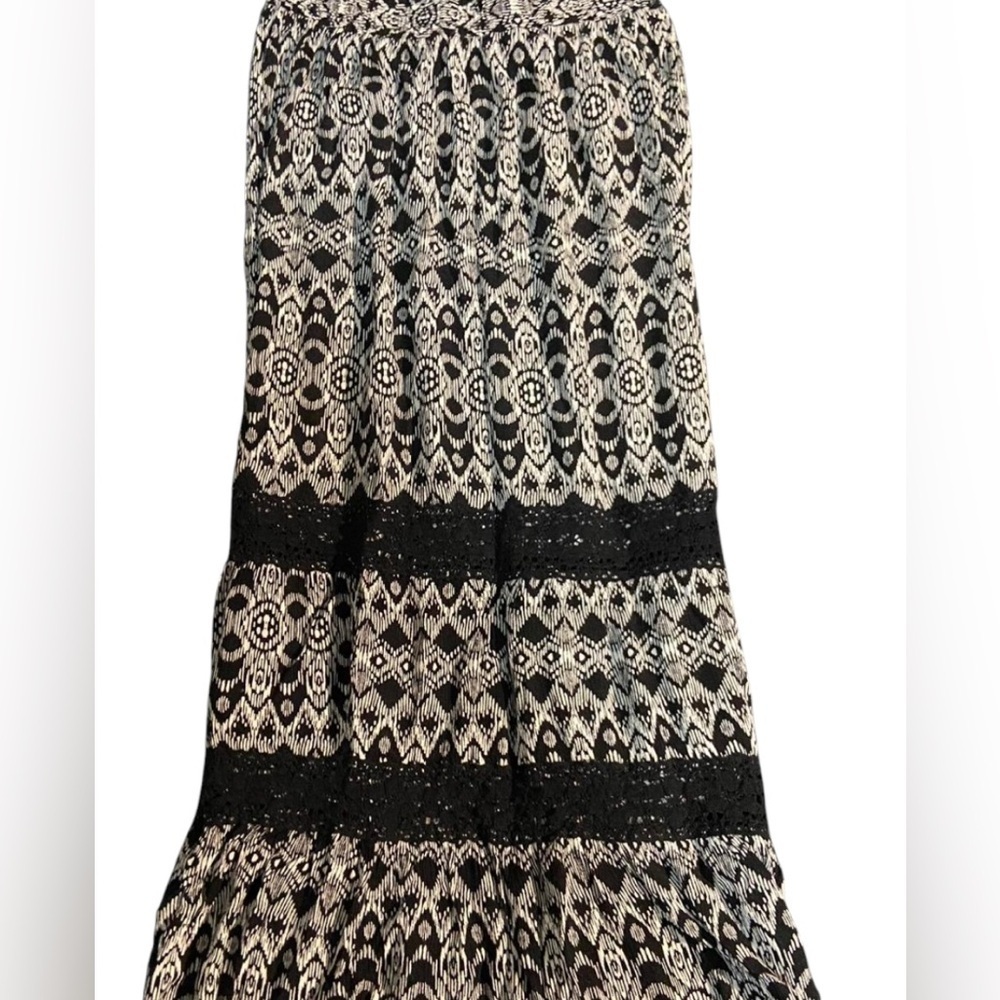 Black and White Patterned Skirt